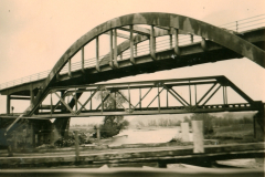Stahlbrücke über Fluss im Balkan, 1941-1943