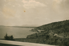 Küstenlandschaft mit Straße am Mittelmeer, Balkan 1941-1943