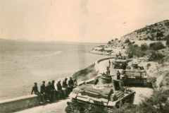 Heereskolonne an Küstenstraße im Balkan, 1941-1943