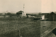 Balkanlandschaft mit Moschee und Siedlungsgebäuden, 1941-1943