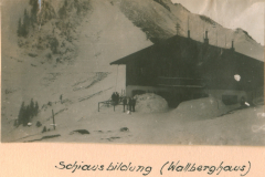 Skiausbildung am Wallberghaus in verschneiter Berglandschaft