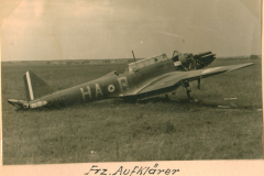 Britisches Transportflugzeug Avro Anson auf Flugfeld