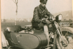Offizier auf Motorrad mit Beiwagen, Volga-Gebiet