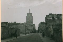 Hochhaus in Warschau mit Kriegszerstörungen