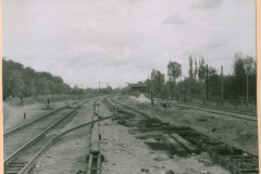 Eisenbahnstrecke bei Unetzscha mit Gleisanlagen und Holzbeständen