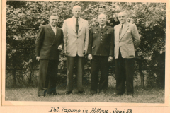Vier Männer bei Besprechung in Hiltrup, Juni 1953