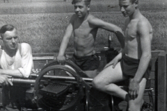 Hitlerjungen bei praktischer Ausbildung an Flak-Geschütz in Malterdingen