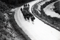 Hitlerjugend-Marsch auf Landstraße bei Malterdingen