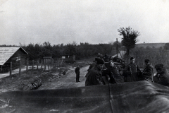 Flak-Helfer bei Ausbildung in Schützengraben, Malterdingen