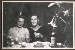 Marinesoldat und Frau bei Mahlzeit, Borkum
