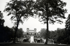 Schloss mit Font?ne und Parkanlage