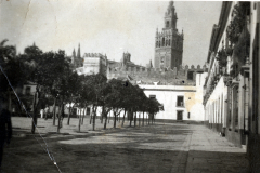 Platz mit Kathedrale in Sevilla, Aufnahme aus deutschem Militäralbum