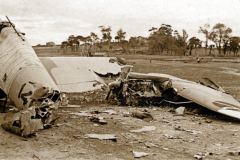 Wrack eines abgest?rzten Flugzeugs auf Flugplatz in Nordrussland, 1942/43
