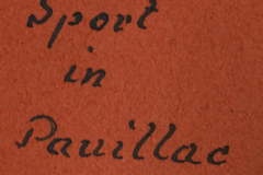 Handschriftliche Beschriftung 'Sport in Pauillac' auf rotem Untergrund