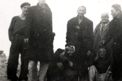 Zivilpersonen in Winterkleidung, Gruppenaufnahme
