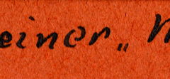 Handschriftliche Beschriftung auf orangefarbenem Untergrund