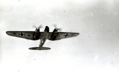 Deutsches Flugzeug Heinkel He 111 im Flug, Unteransicht