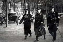 SS-Angehörige bei Straßenpatrouille, 1933