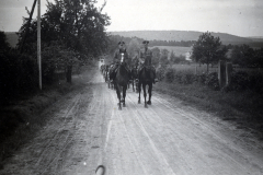SS-Reiterpatrouille auf Landstraße