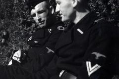 Zwei SS-Angehörige in Uniform, Porträtaufnahme