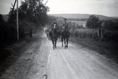 SS-Reiterpatrouille auf Landstraße