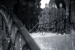 SS-Angehörige auf Tribüne während Reichsparteitag 1933