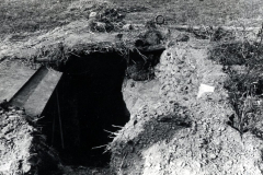 Eingrabung mit Rohren und Verschanzung, Kriegsschauplatz