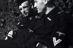 Zwei SS-Angehörige in Uniform, Porträtaufnahme