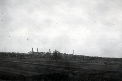 Industrieanlage in französischer Landschaft während des Frankreichfeldzugs